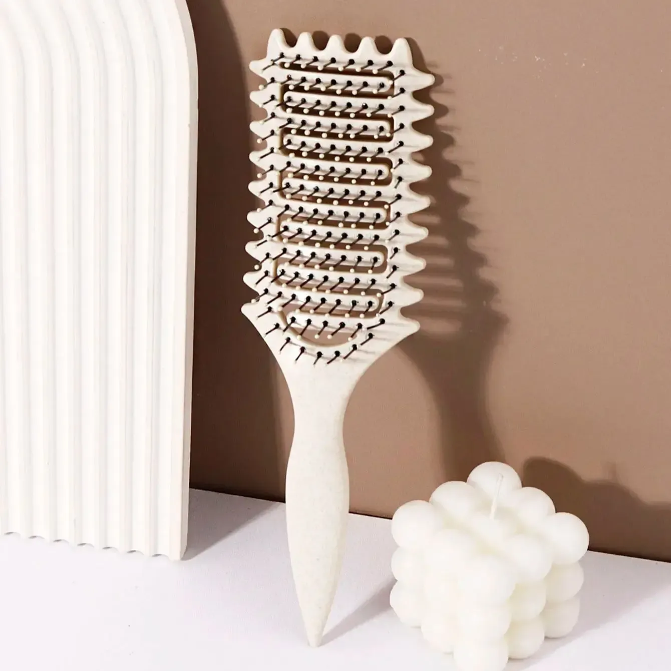 Brosse coiffante pour boucles - Peigne de massage creux, poils en nylon, manche en plastique ABS, prise en main confortable, spécialement conçue pour perruques en cheveux naturels 6