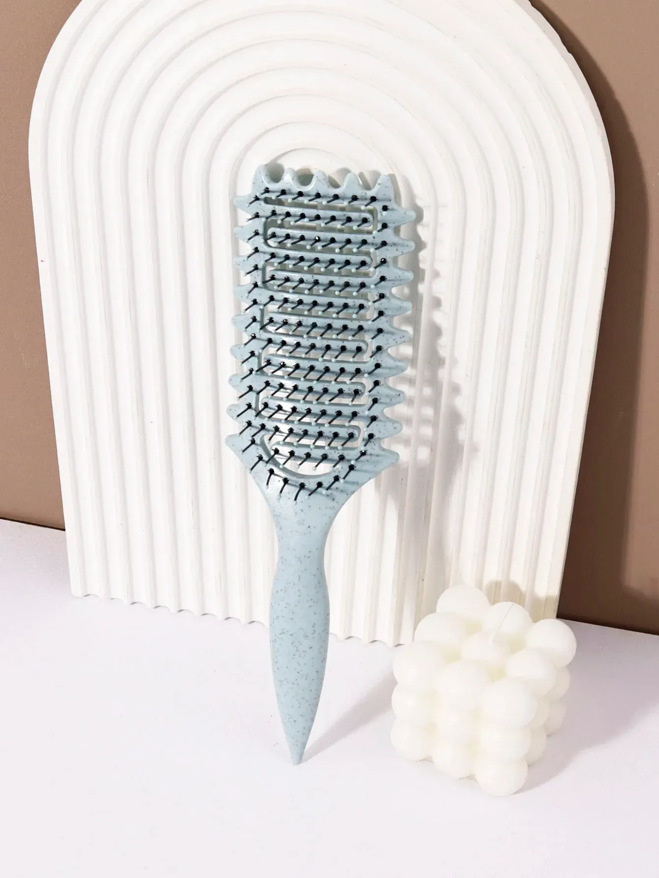 Brosse coiffante pour boucles - Peigne de massage creux, poils en nylon, manche en plastique ABS, prise en main confortable, spécialement conçue pour perruques en cheveux naturels 10
