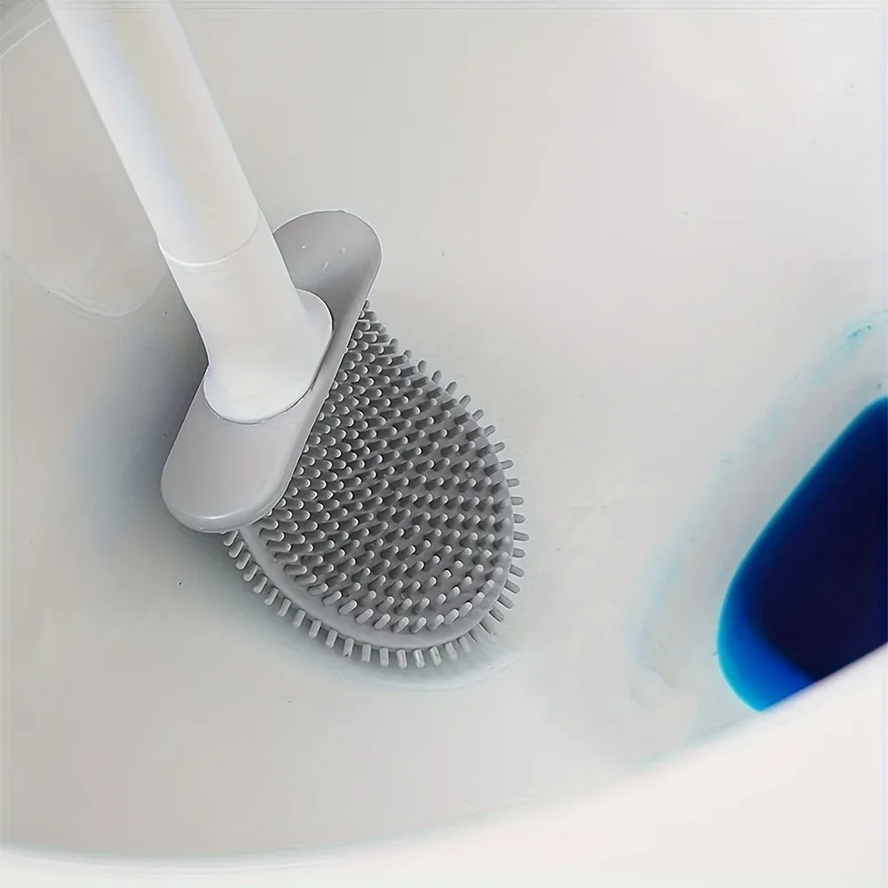 Brosse de toilette murale dans un intérieur élégant