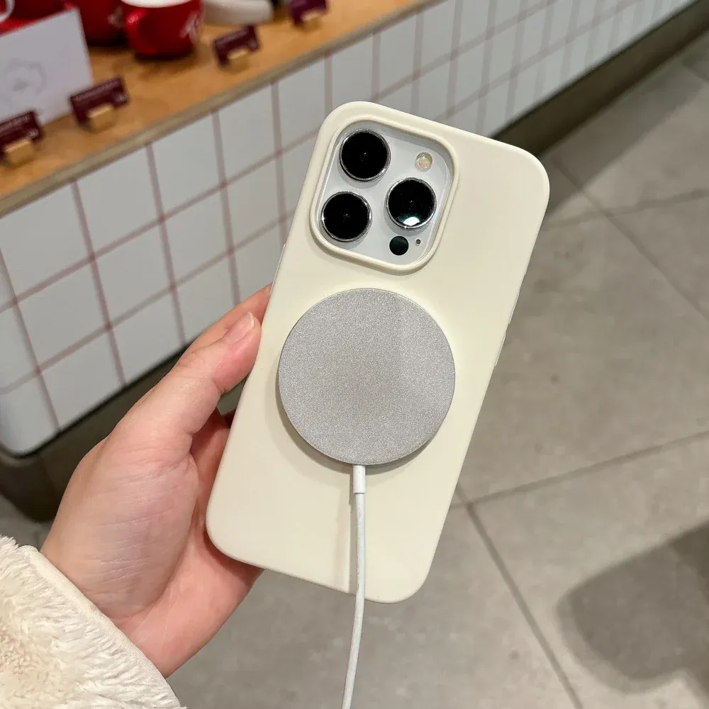 Coque MagSafe en silicone liquide, ambiance épurée