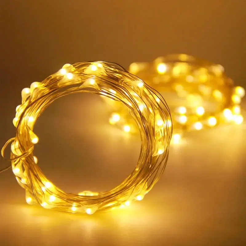 Guirlande lumineuse LED dans un intérieur chaleureux
