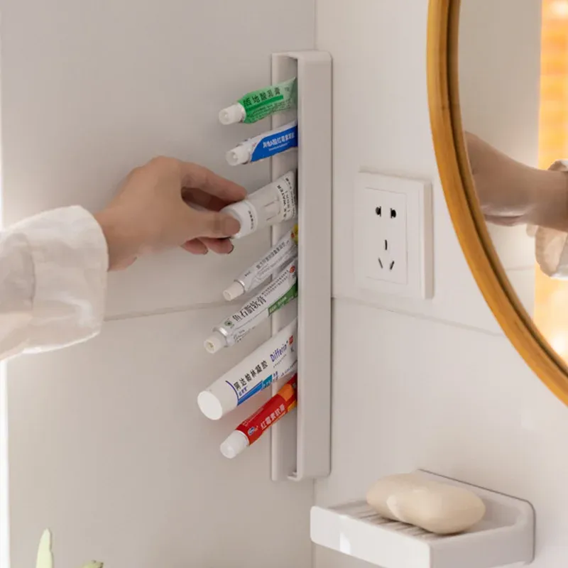 Support mural long pour dentifrice, mise en situation