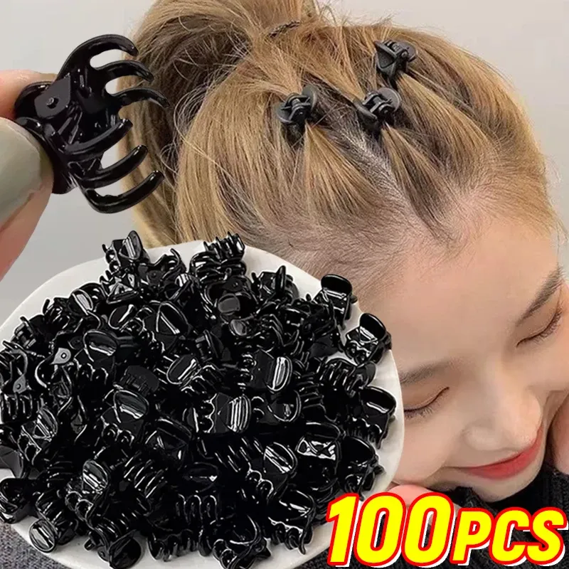 Petites pinces à cheveux élégantes présentées dans un style épuré