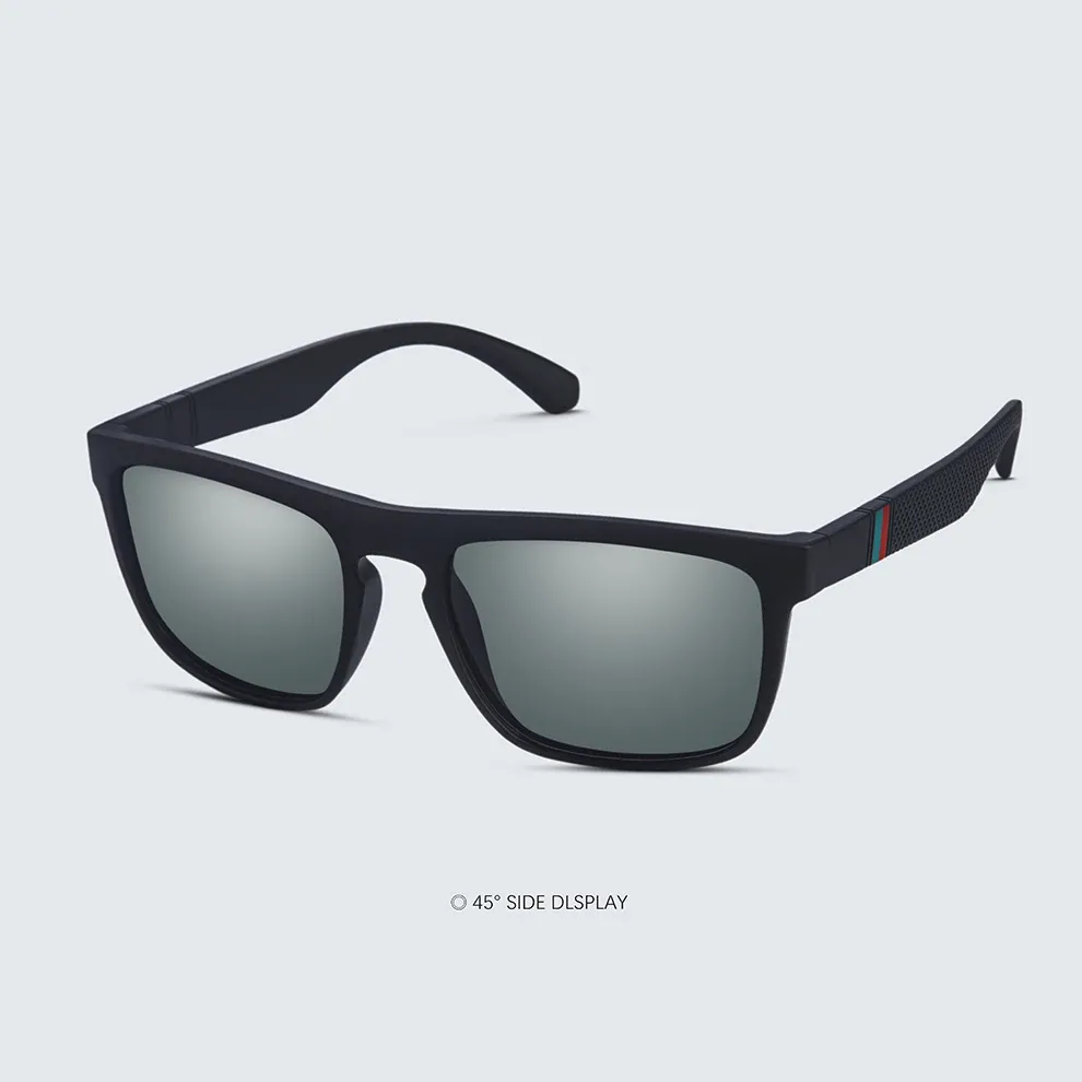 Lunettes de soleil vintage portées par une femme