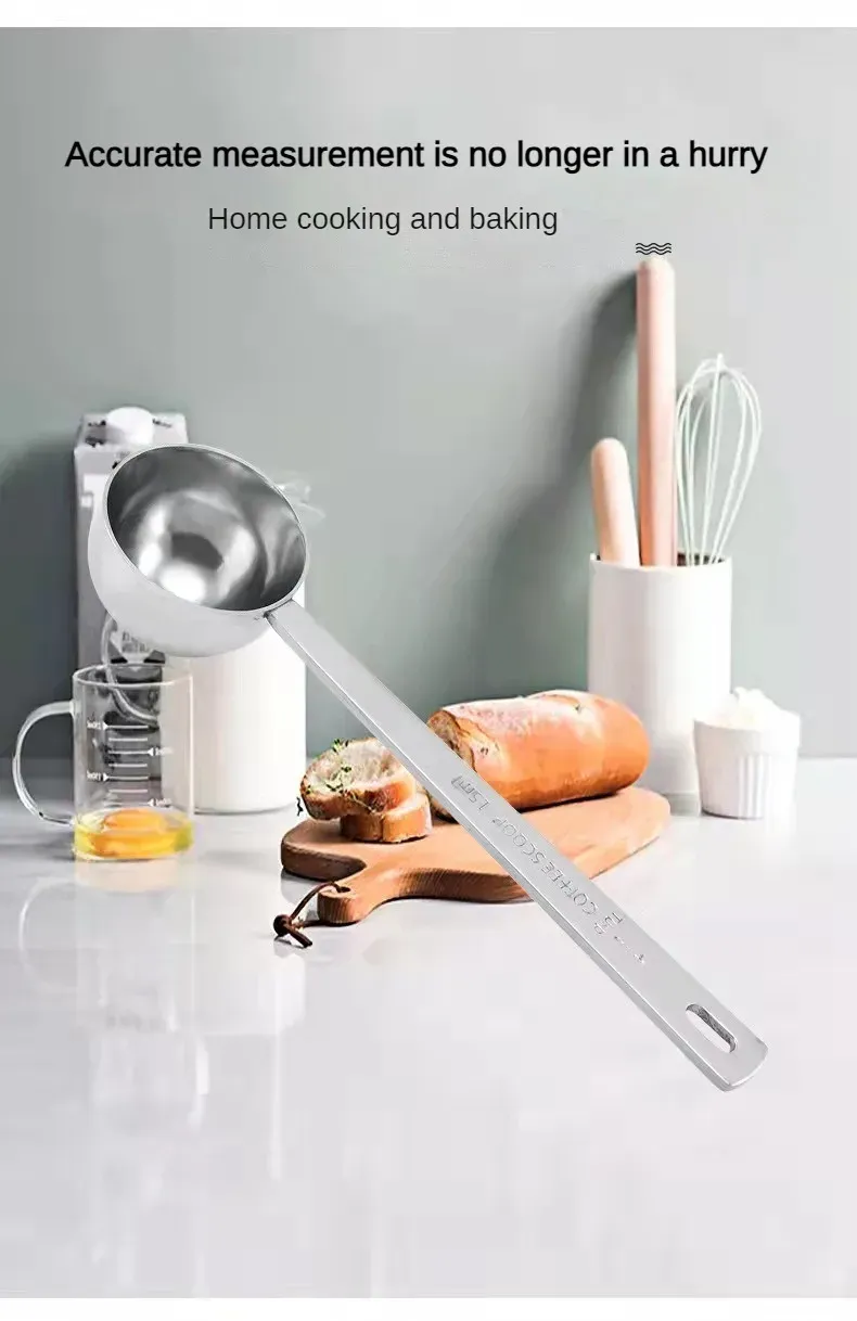 Cuillère doseuse utilisée pour doser une poudre