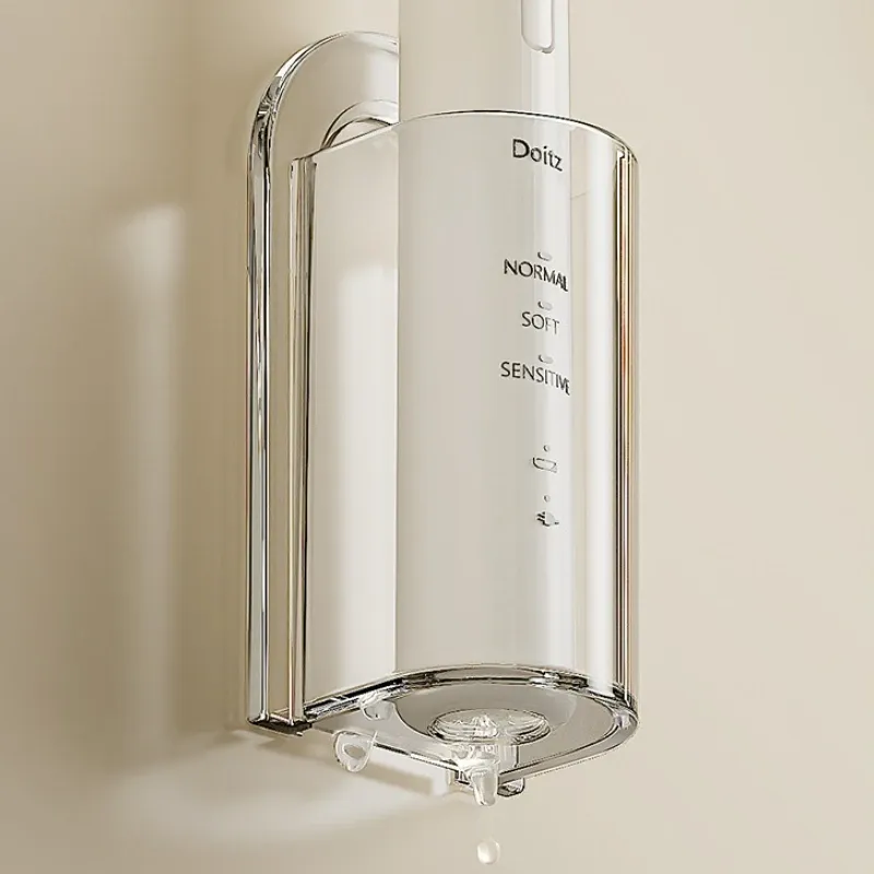 Support de brosse à dents installé sur un mur lisse