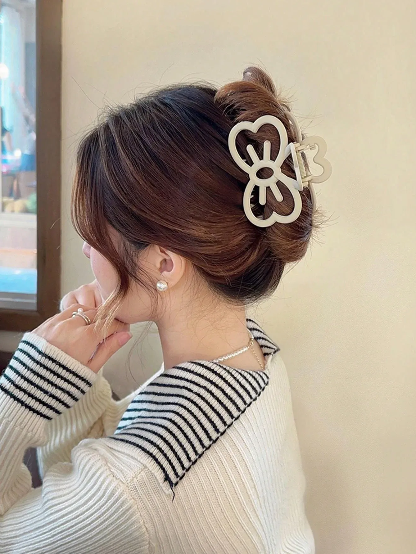 Détail de la pince à cheveux couleur bonbon