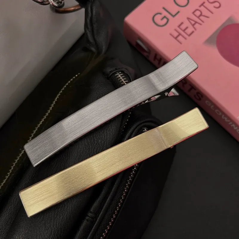 Barrettes à cheveux élégantes, finition soignée