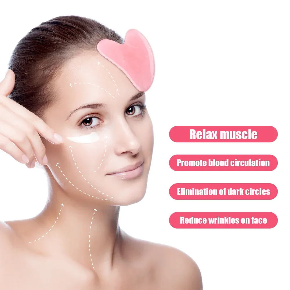 Soin du visage avec outil de massage
