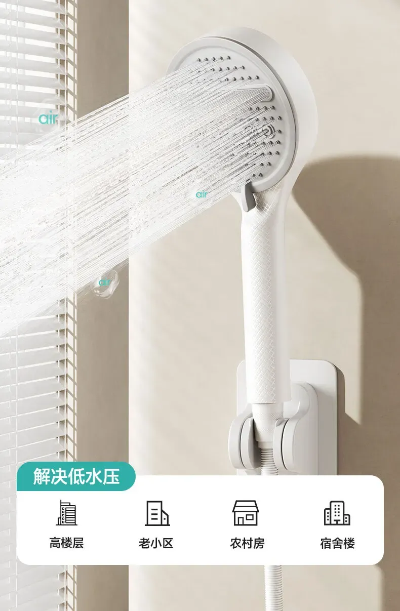 Pommeau de douche dans un intérieur élégant