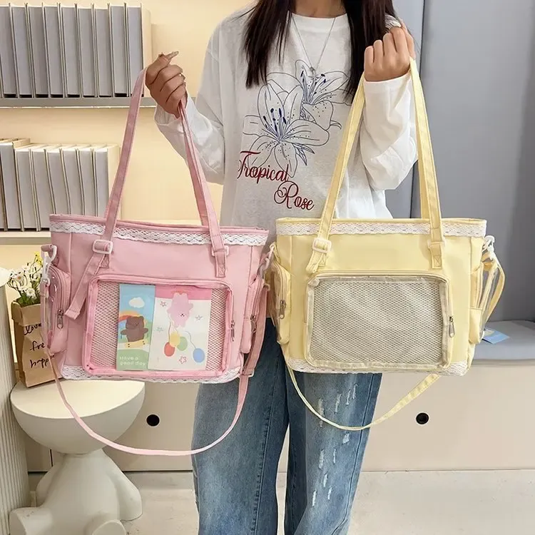 Sac fourre-tout Itabag porté à l'épaule
