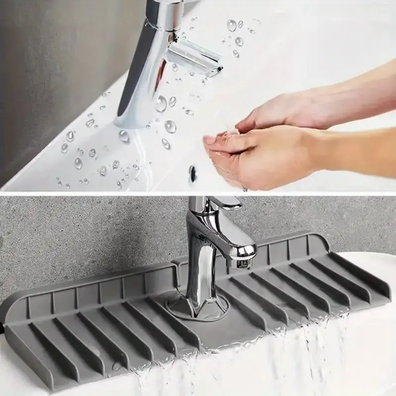Tapis de robinet en silicone installé sur un évier de cuisine
