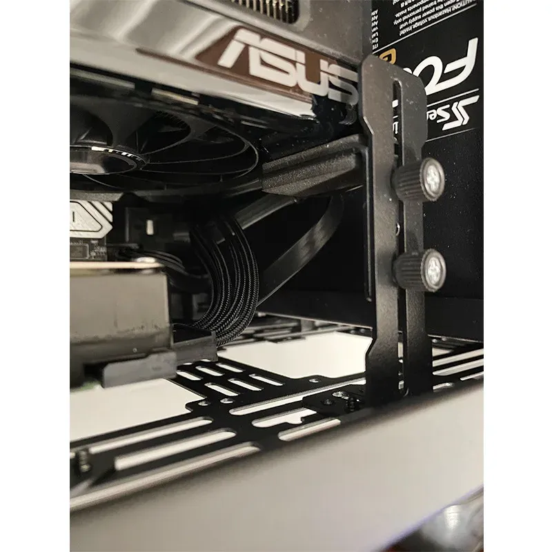 Support GPU réglable, en situation