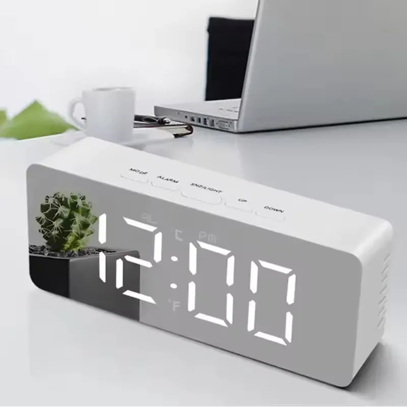 Réveil numérique LED miroir avec affichage de la température et veilleuse intelligente pour chambre à coucher, coiffeuse et bureau 1