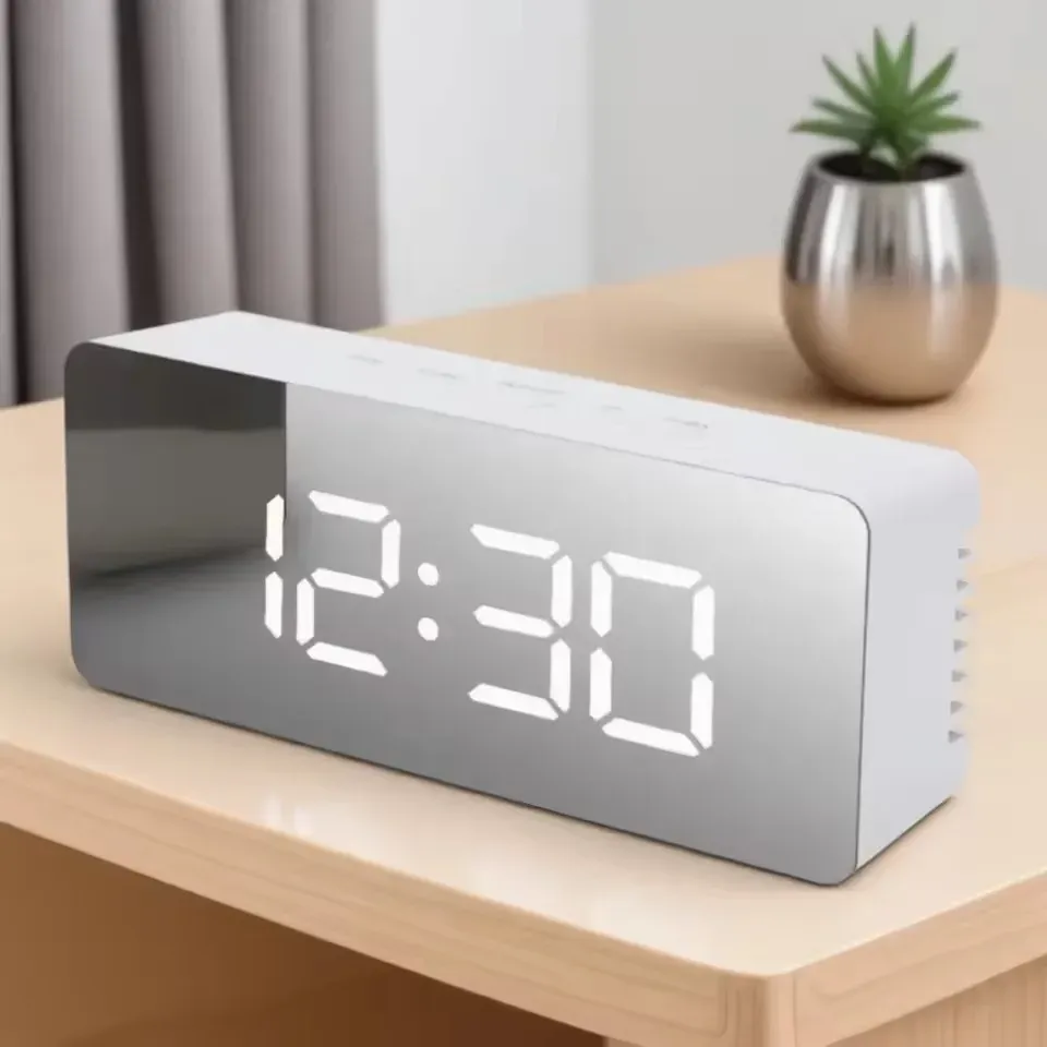 Réveil numérique LED miroir, mise en situation
