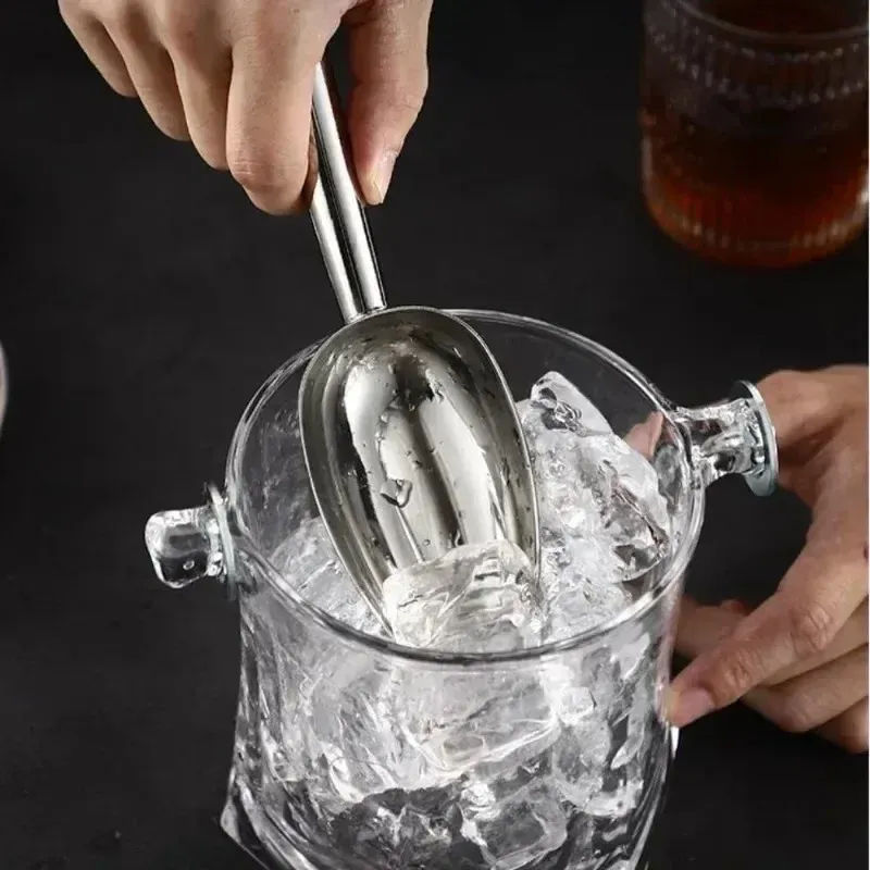 Pelle à glace, détail des finitions