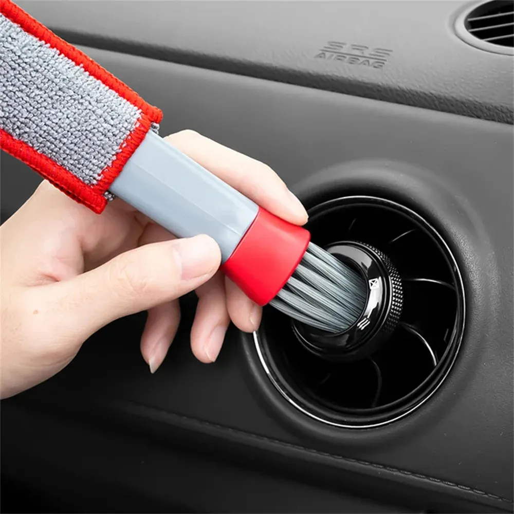 Brosse de nettoyage pour grilles de climatisation en situation