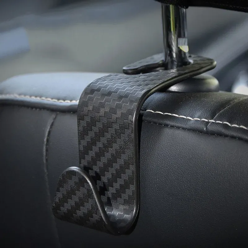 Crochet installé sur siège de voiture