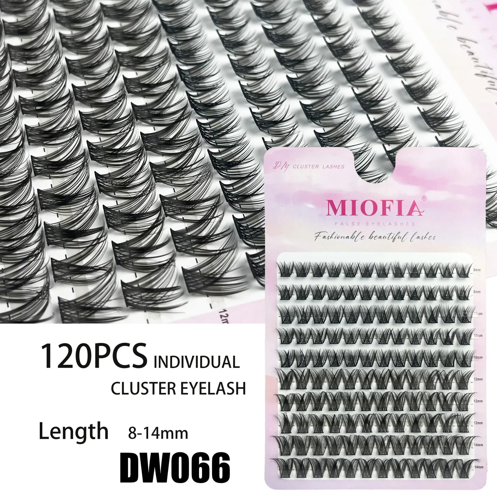 Extensions de cils en grappe mises en valeur sur fond épuré