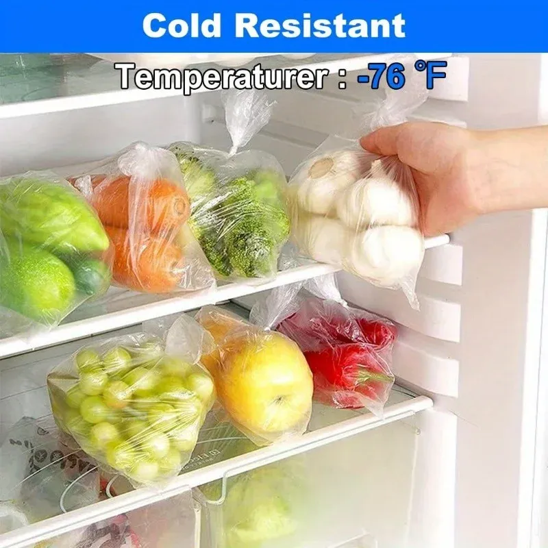 Sacs alimentaires transparents utilisés pour le rangement en cuisine
