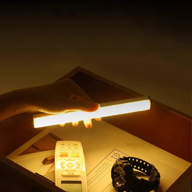 Lampe LED sans fil à détecteur de mouvement, rechargeable par USB-C 4