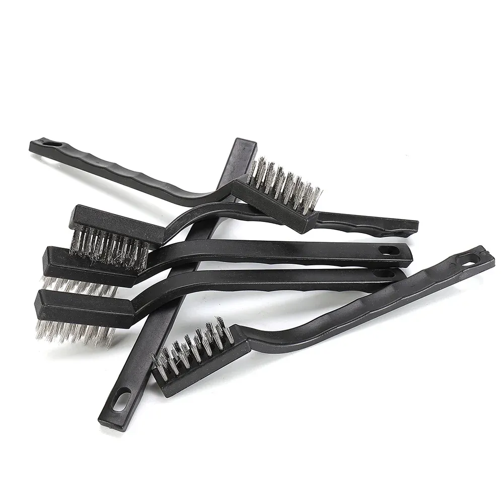 Brosses métalliques de nettoyage, finition soignée