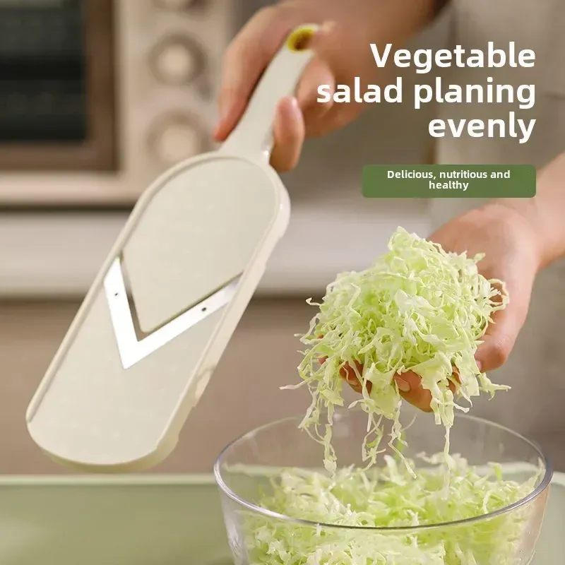 Trancheur de légumes en utilisation en cuisine