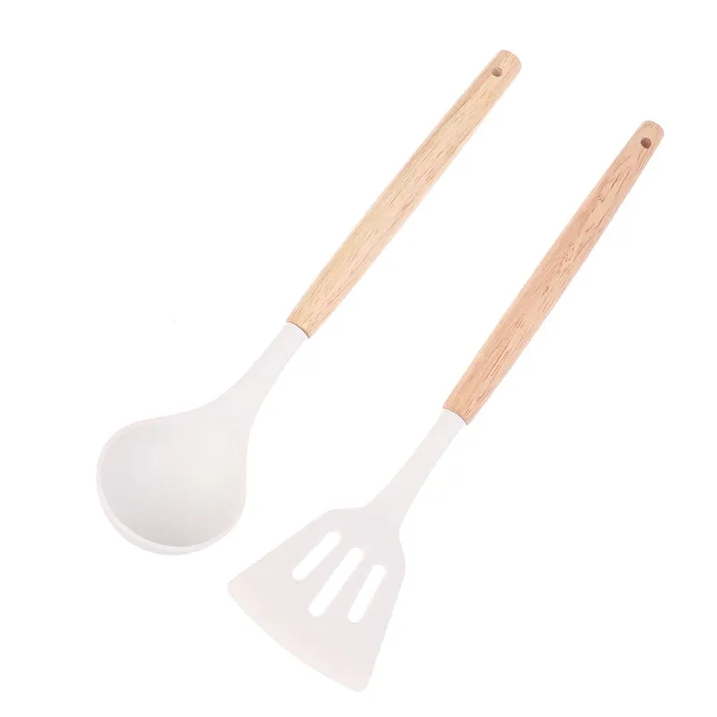Ustensiles de cuisine en silicone sur fond neutre