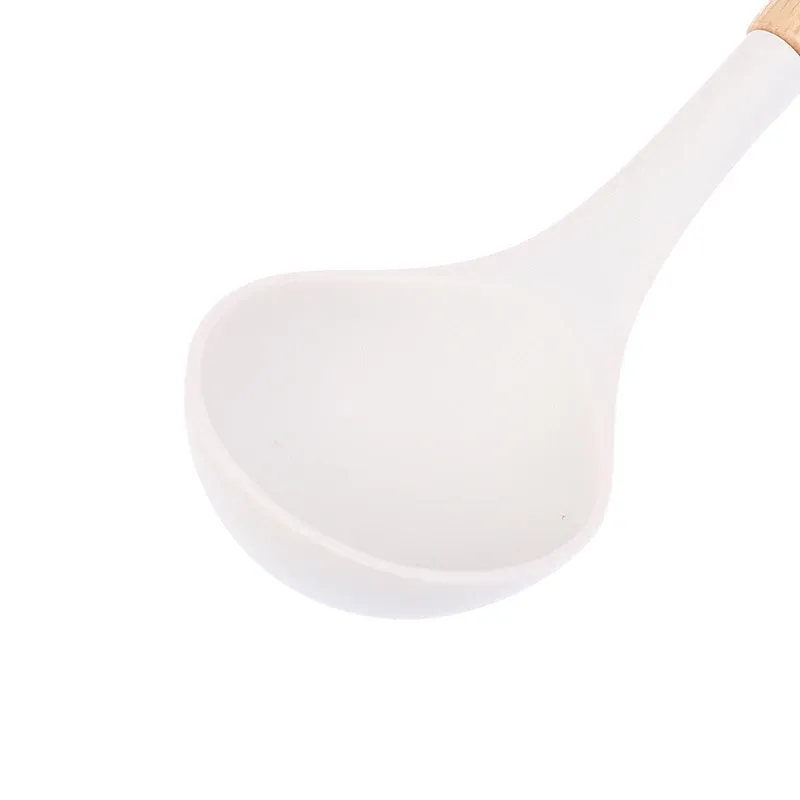 Ustensiles de cuisine avec manches en bois