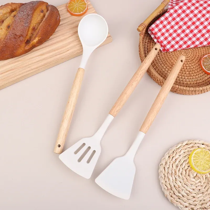 Spatule en silicone avec manche en bois
