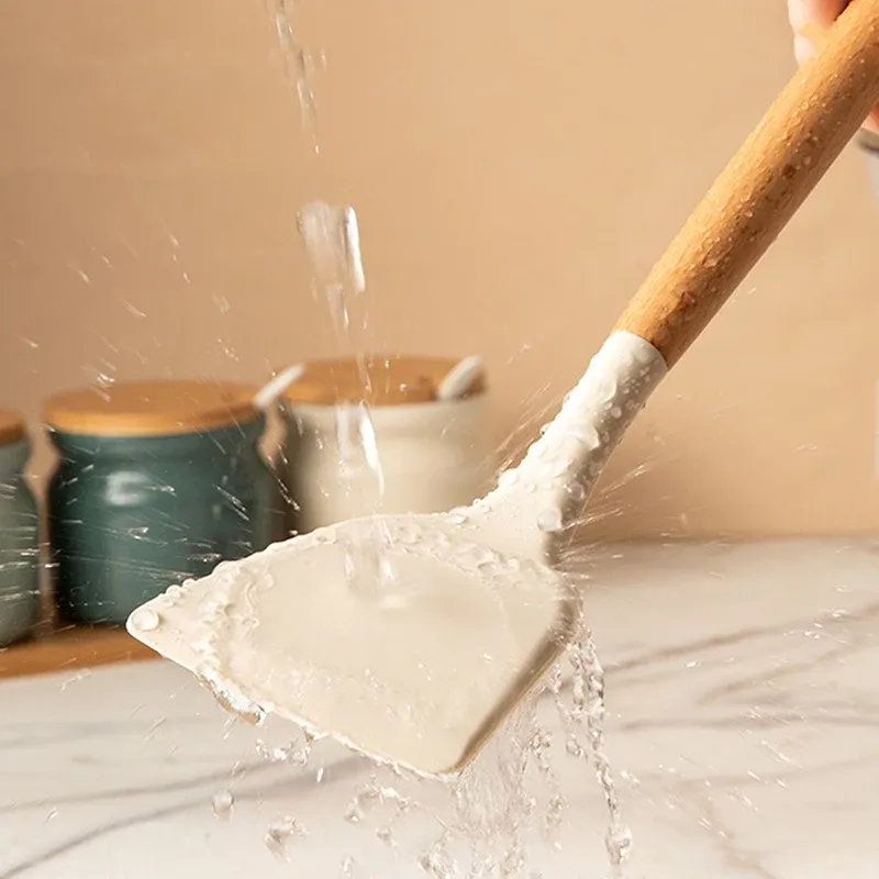 Ustensiles de cuisine en silicone et bois