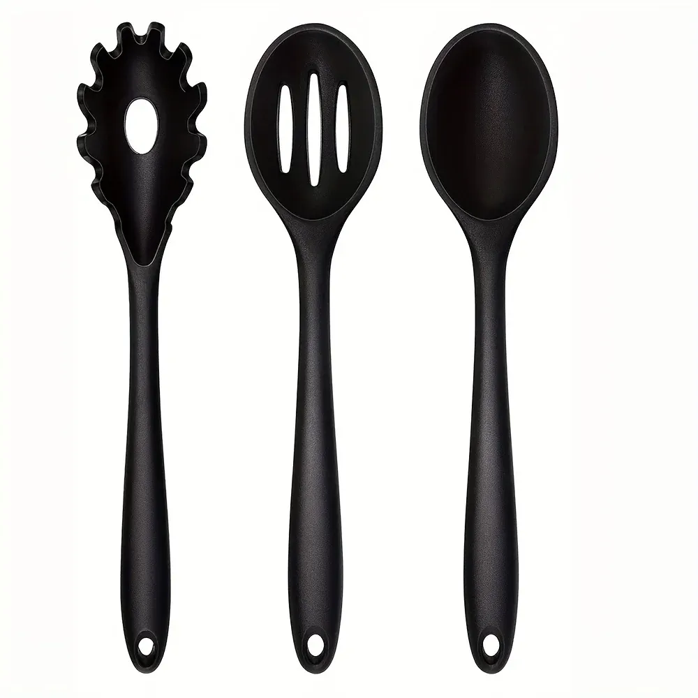 Cuillères en silicone en situation de cuisson
