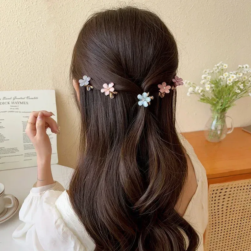 Mini pince fleur opalescente, esthétique lifestyle