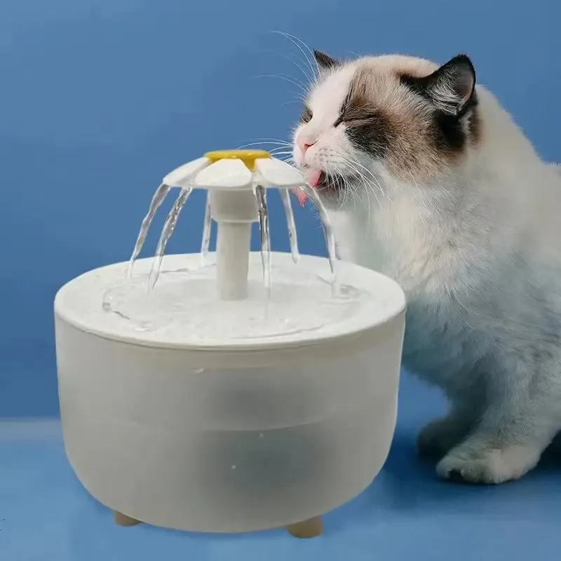 Fontaine à eau pour chats, fontaine à eau pour animaux domestiques avec filtre, abreuvoir silencieux électrique USB, distributeur d'eau pour chats, 1200 ml