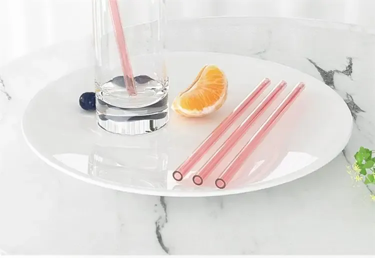Pailles en silicone pliables en utilisation