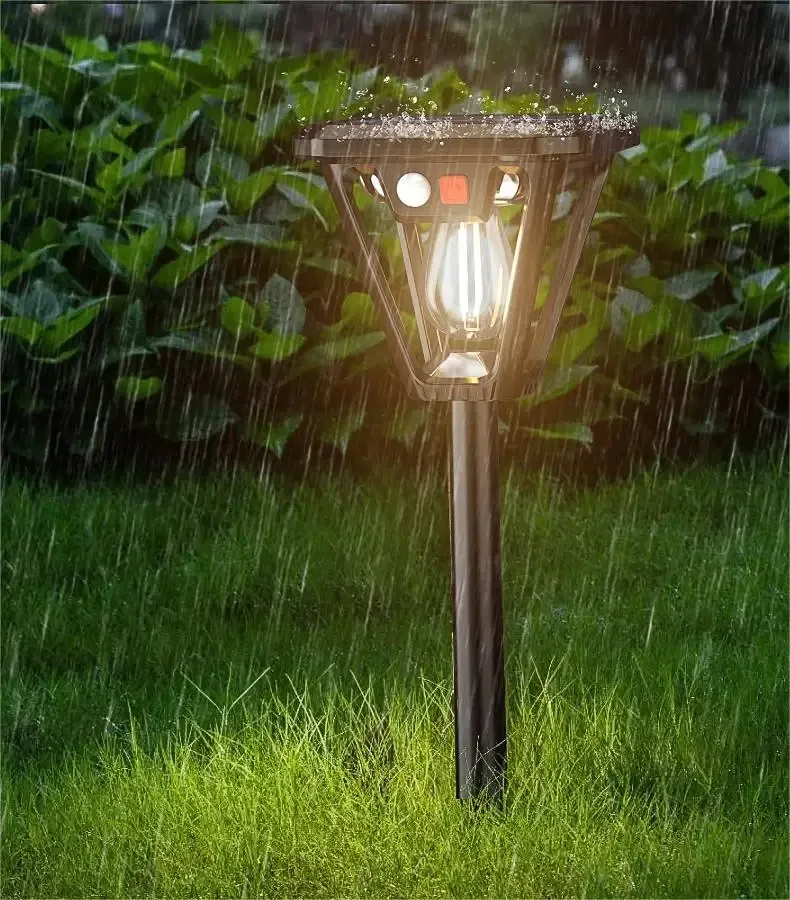 Lampe solaire murale sur façade de villa