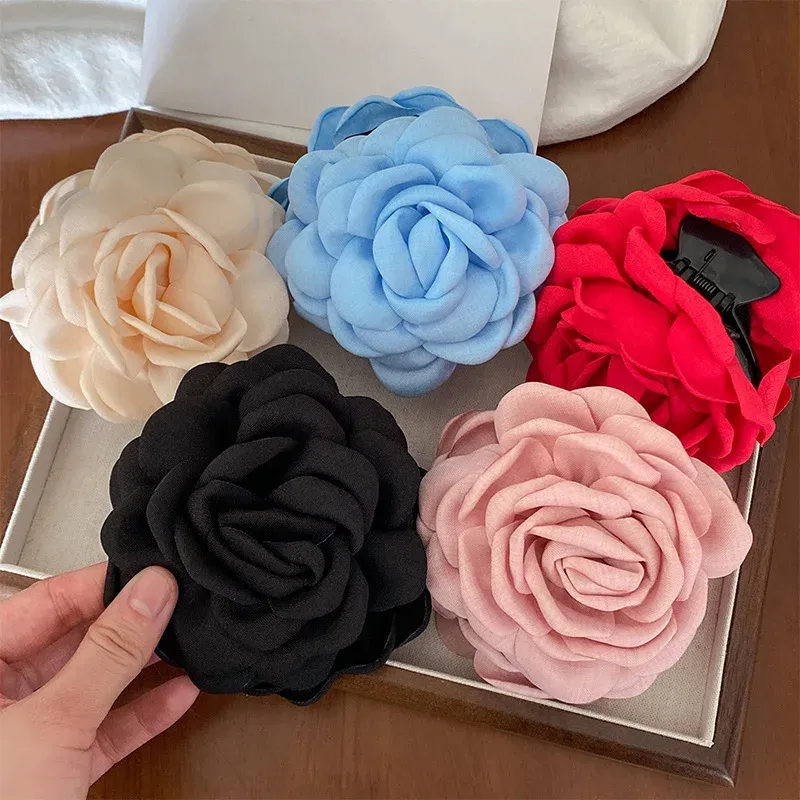 Pince fleur de Rose, finition détaillée