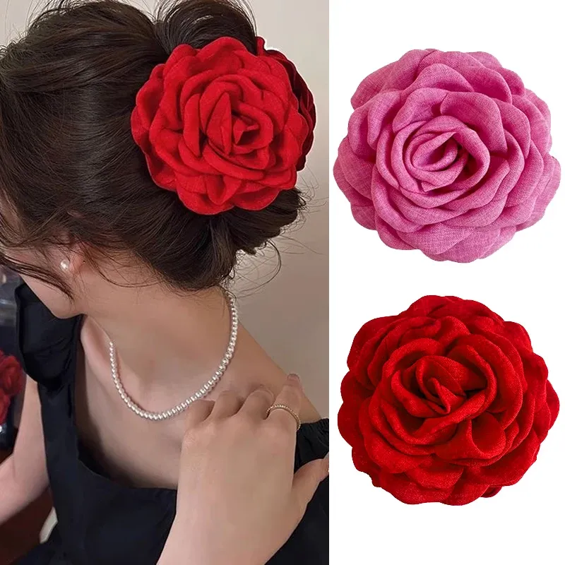 Pince fleur de Rose, accessoire signature