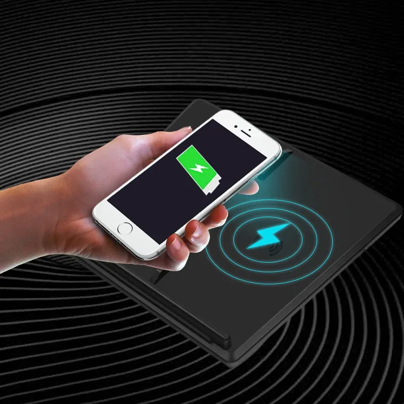 Smartphone posé sur le chargeur en mode paysage