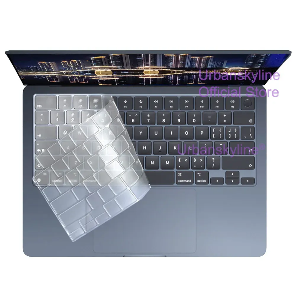 Housse de clavier transparente installée sur un ordinateur