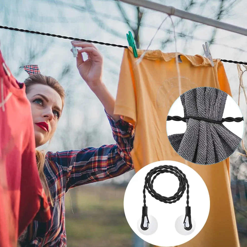 Corde à linge extensible chargée de vêtements