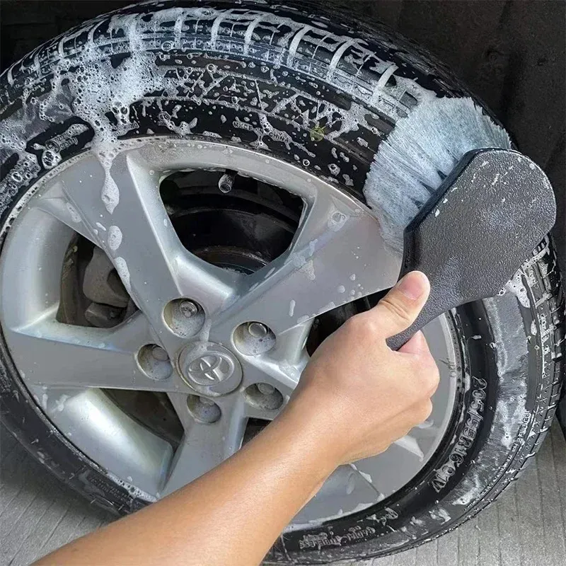 Brosse de nettoyage pour intérieur automobile