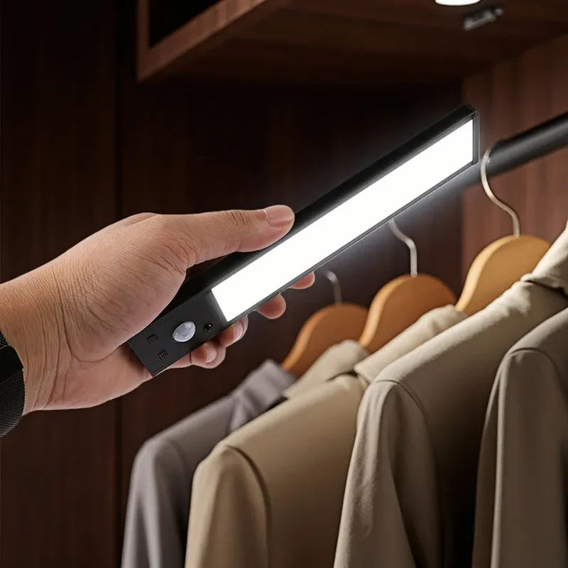 Fixation magnétique de la lampe LED