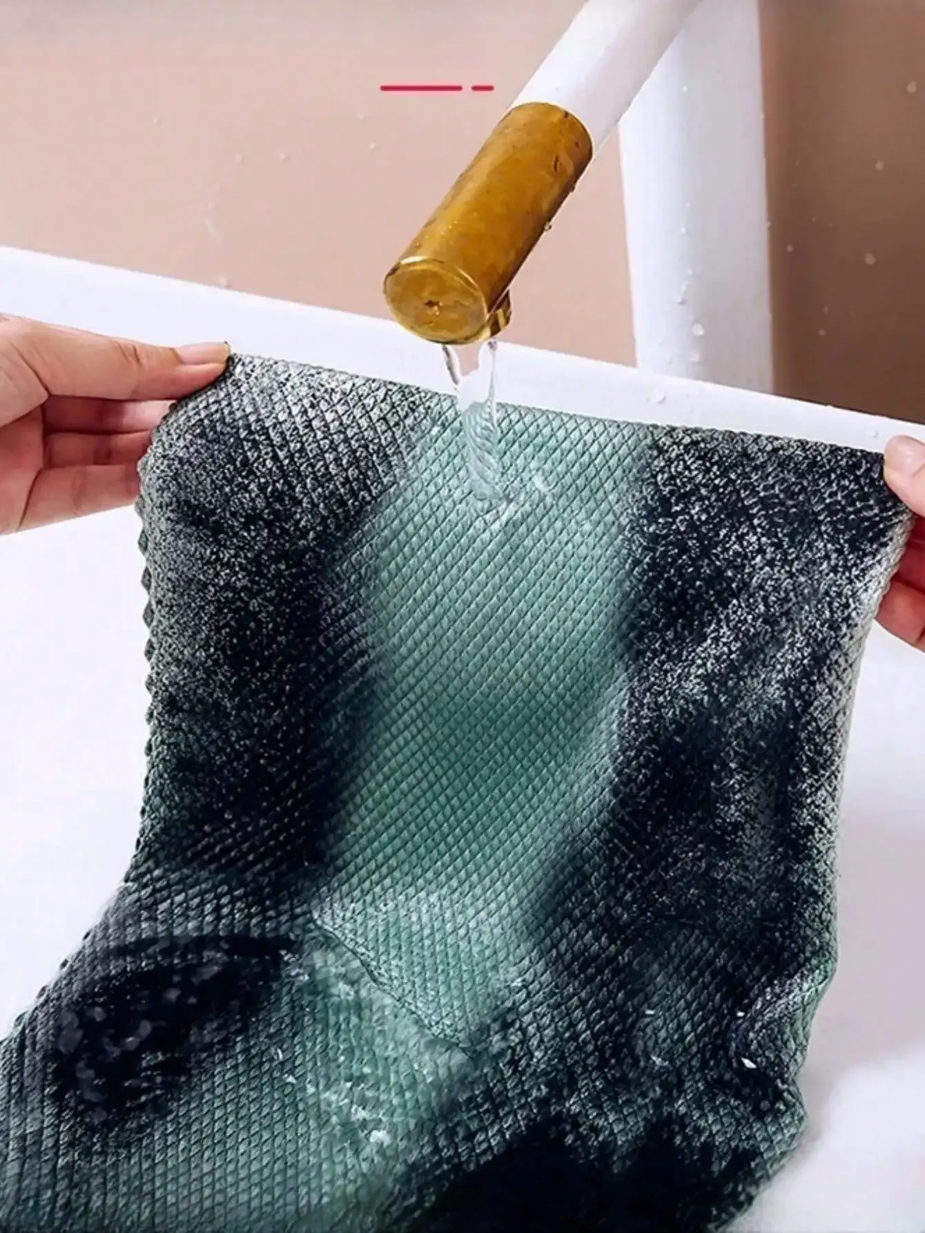 Chiffon de nettoyage en microfibre dans un intérieur