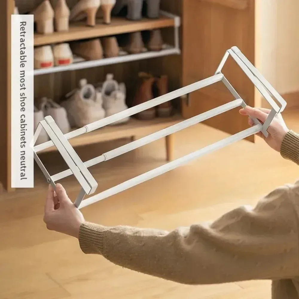Étagère à chaussures compacte et superposable avec panier suspendu 4