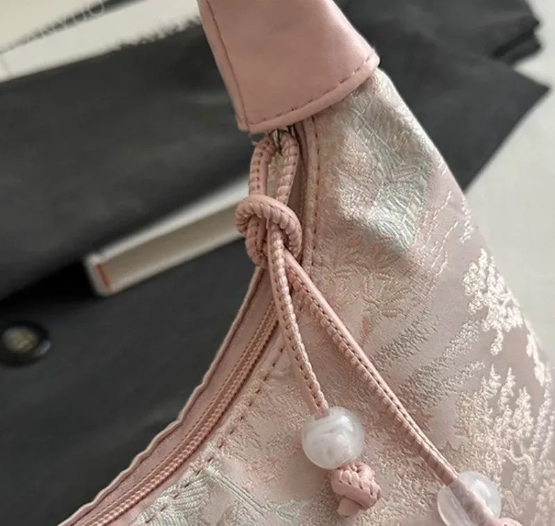Sac brodé en situation