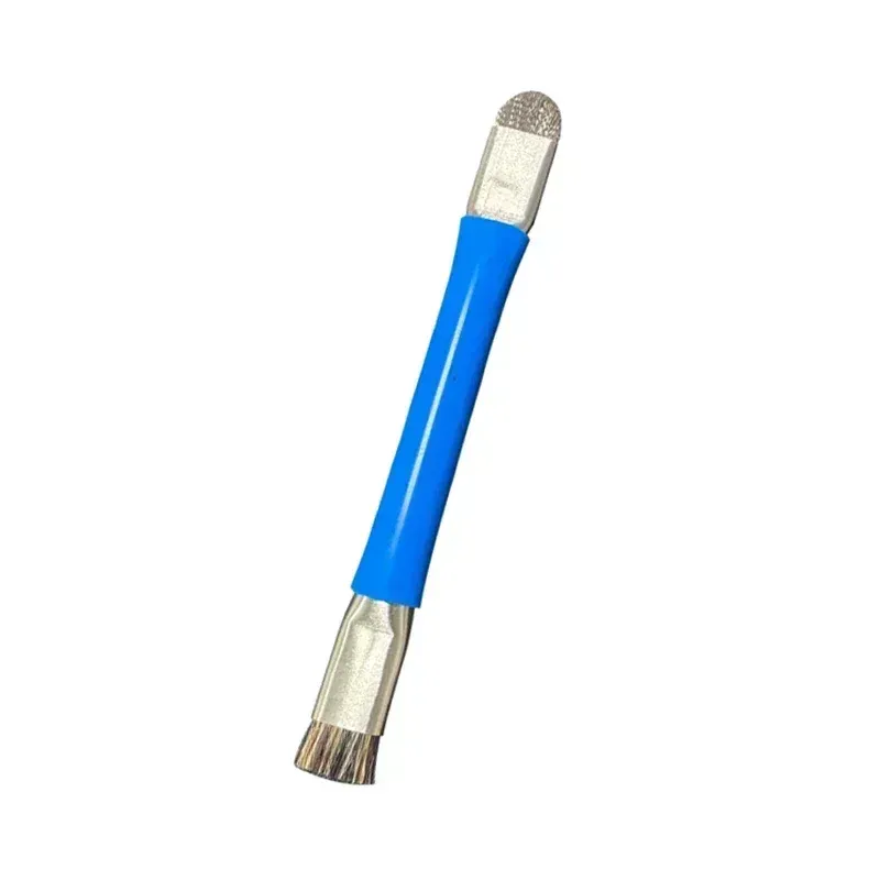 Utilisation de la brosse de nettoyage pour téléphone portable