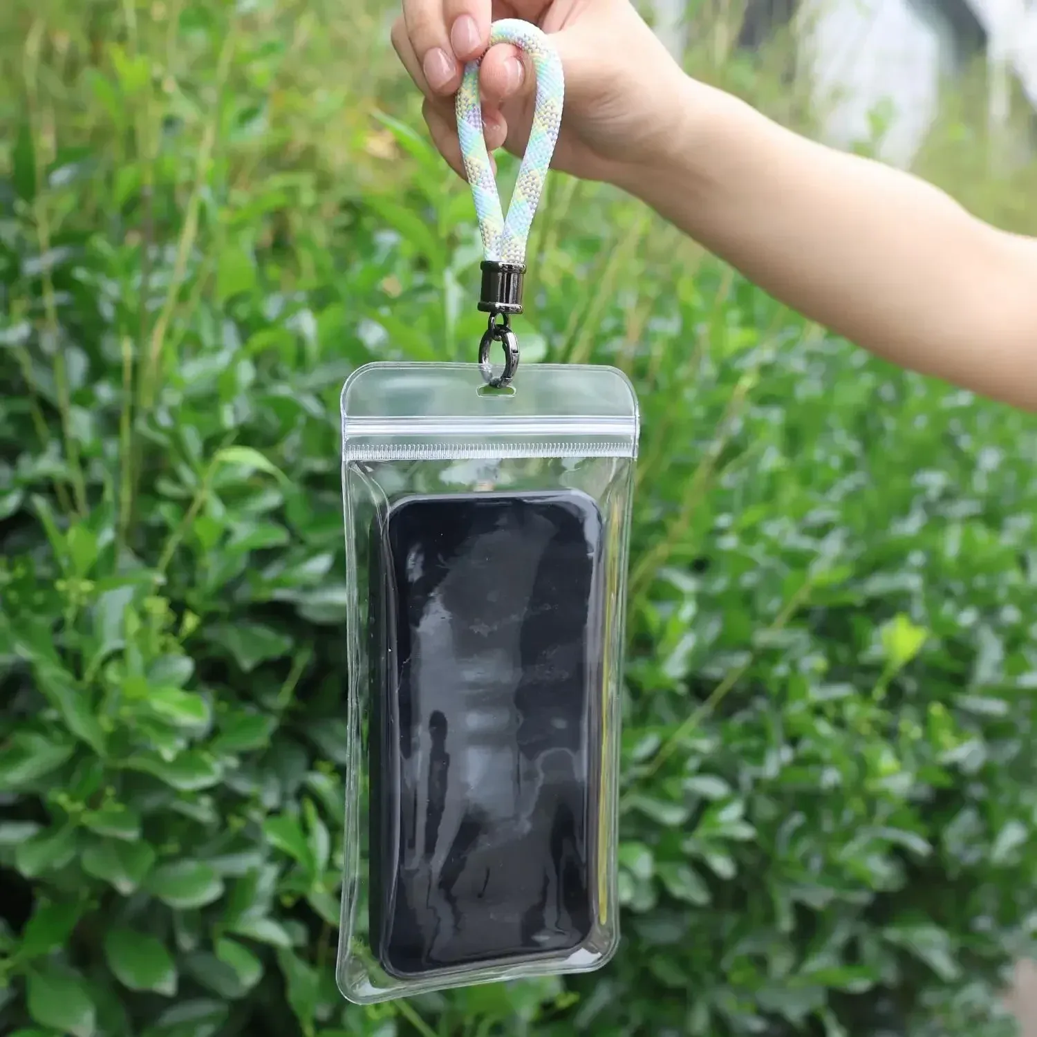 Pochette étanche pour smartphone en extérieur
