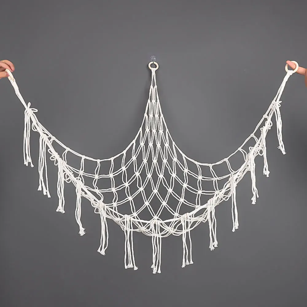 Hamac de rangement installé dans une chambre d'enfant