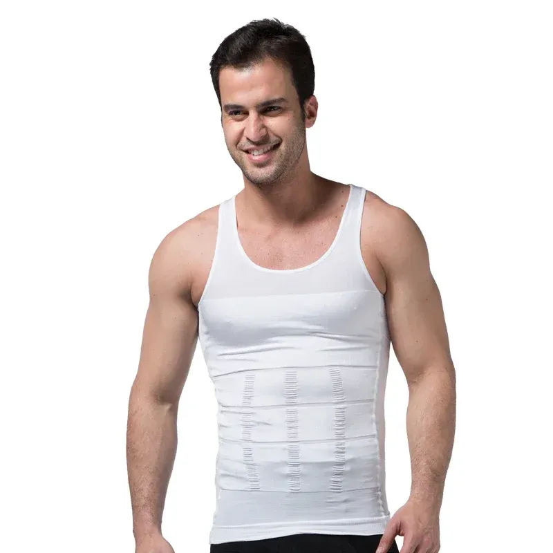 Gilet modelant homme, en situation